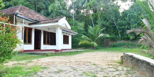 Colonial House on large picturesque plot